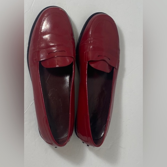 TOD'S Pre-Owned Women's Red Patent Leather Loafers Size 39.5 “as is” - Picture 3 of 7